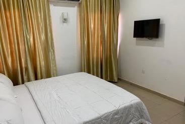 هتل Nordhaus Suites Garden And Tours
