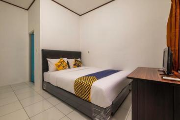 فندق Spot On 2805 Oryza Place Syariah