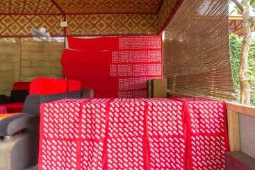 هتل Oyo 2588 Pondok Romeo