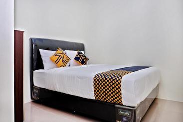 בית מלון כפרי Spot On 2616 Pondok Danesti Syariah