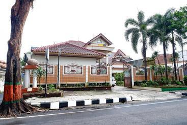 هتل Spot On 2618 Jepara Guest House