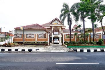 هتل Spot On 2618 Jepara Guest House