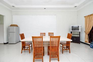 בית מלון כפרי Spot On 2618 Jepara Guest House