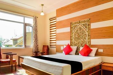 ホテル Capital O 63908  Pearl Continental