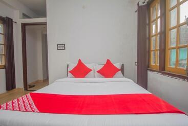 בית מלון כפרי Collection O Four Fox Suits