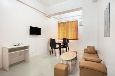 Отель Oyo 505 Jardin Suites