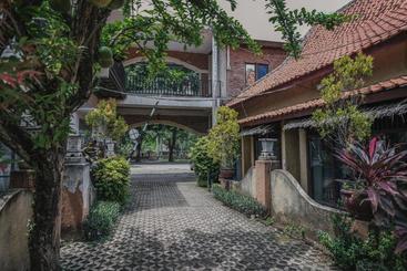 هتل Reddoorz Near Pantai Florida Anyer