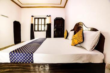 هتل Spot On 63858 Jay Gurudev Homestay
