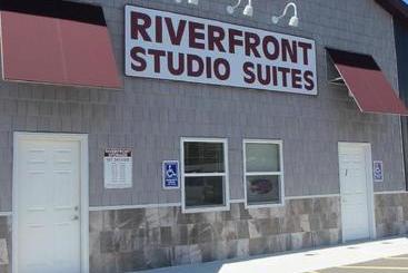 هتل Riverfront Studio Suites