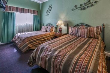 فندق Rose Garden Inn