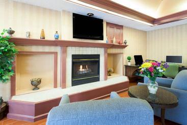 اقامتگاه Hawthorn Suites By Wyndham Dearborn/detroit Mi