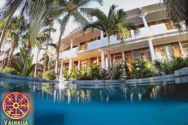 Общежитие Valhalla Beach House