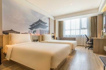 هتل Atour  Kaifeng Qing Ming Shang He Yuan