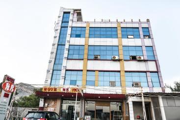 בית מלון כפרי Capital O 66373 Hb Inn