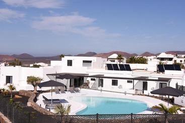 تختخواب و صبحانه Mana Ecoretreat