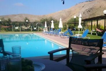 Sezar Hotel Qeparo