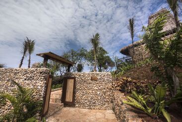 فندق Lelewatu Resort Sumba