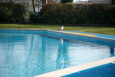 بيت ريفى 51 Lytchett Bay View, 3 Bed, Rockley Park Poole