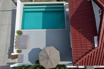 דירות לתיירים Khamin Pool Villa