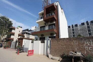 Hotel Capital O 29756 Golf View