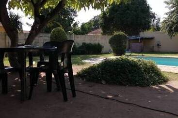 פנסיון Emperor S Inn