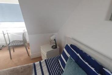 پانسیون Beautiful Ensuite Beachfront Room Worthing Homestay