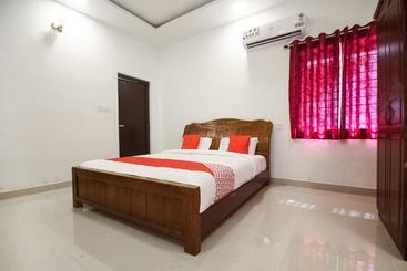 هتل Oyo 67806 Sree Laxmi Vilas