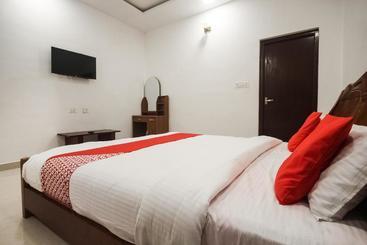 هتل Oyo 67806 Sree Laxmi Vilas