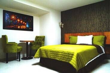 호텔 Royal Madero Inn