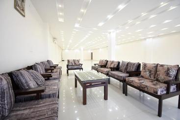 Hotel Parjaat Residency