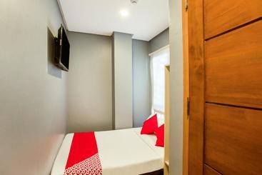 هتل Oyo 521 Bacaca Suites