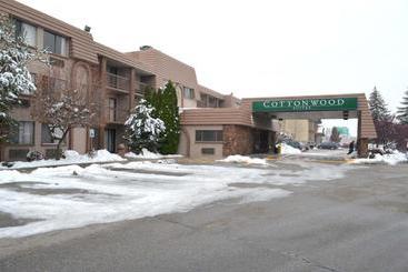 هتل Cottonwood Suites Boise Riverside Downtown