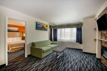 فندق Days Inn By Wyndham Monterey Downtown