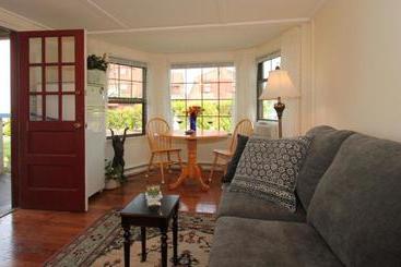 בית מלון כפרי Seaward Inn