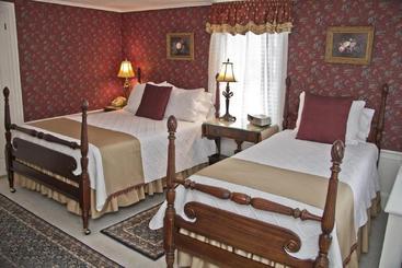 فندق Seven South Street Inn B & B