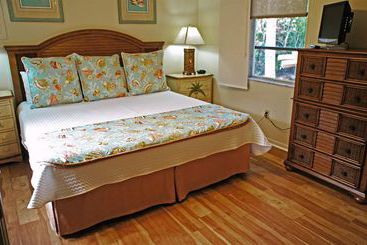 Shalimar Cottages And Motel