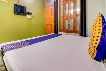 هتل Spot On 68052 Surya Guest House