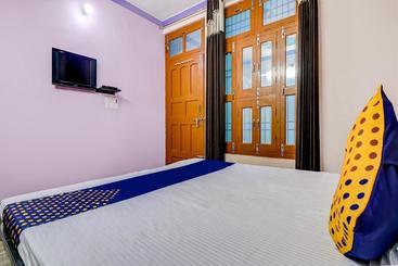 هتل Spot On 68052 Surya Guest House