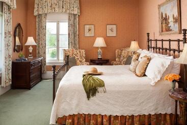 住宿加早餐  Inn At Warner Hall