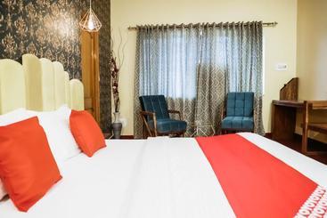 هتل Oyo 66066 Grand Nanki Palace