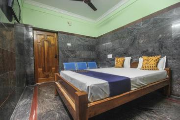 호텔 Spot On 65272 Ganapathy Lodge