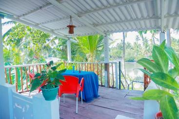 پانسیون The Mangroves Villa Ahangama