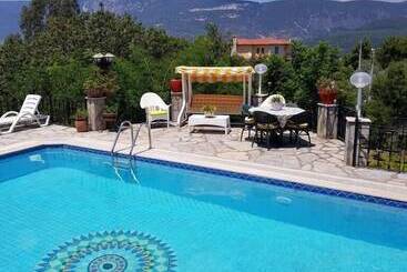 Жильё для туристов Villa Olive Tree