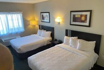 בית מלון כפרי Fairbridge Inn Express Tukwila