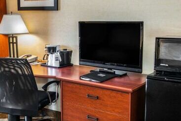 فندق Howard Johnson By Wyndham Urbana