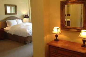 בית מלון כפרי Morgan State House Inn