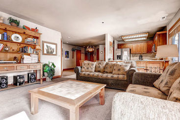 هتل Silver Cliff Park City Condos