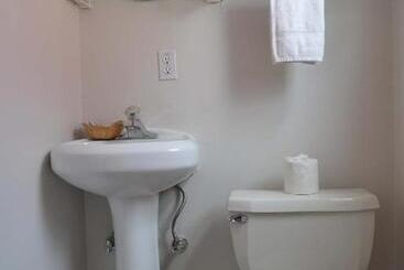 호텔 Silver Maple Inn And The Cain House Country Suites