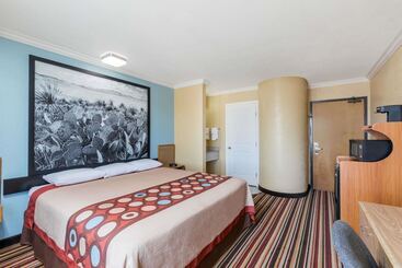 فندق Super 8 By Wyndham Midland