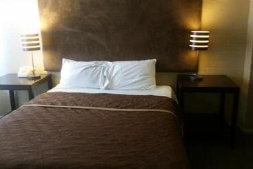 בית מלון כפרי The Gold Lodge